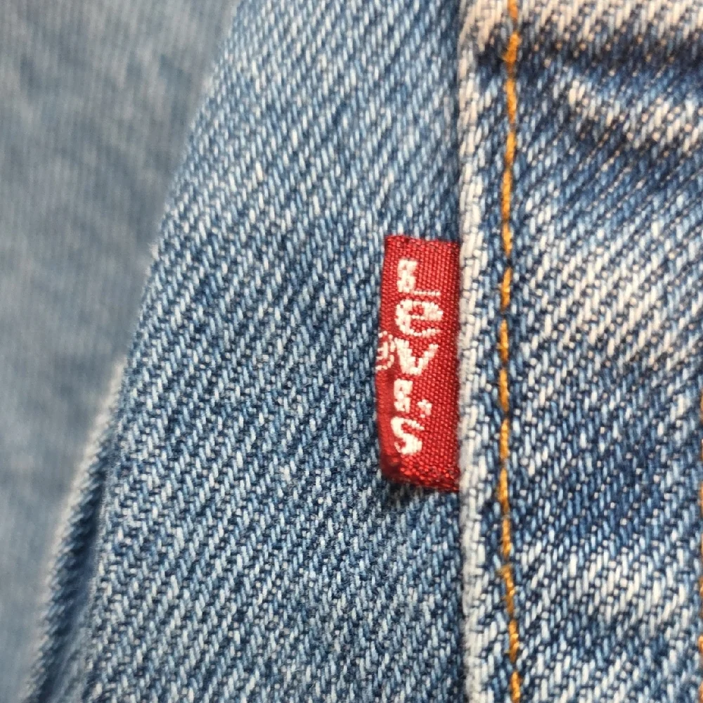Levi's 551 Relaxed Fit Tapered Leg Light Blue Jeans Size 12R - Picture 2 of 7
